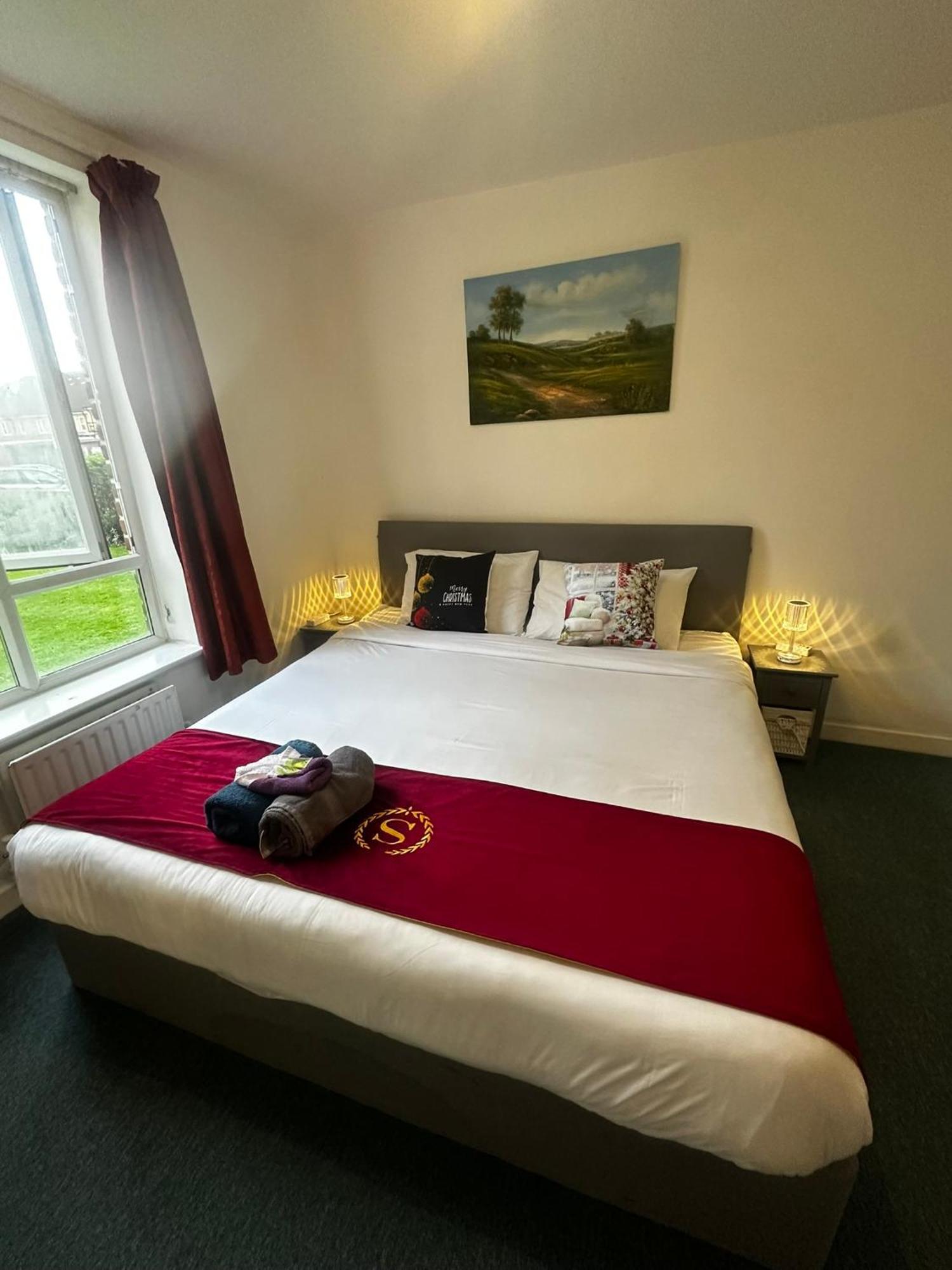 London 2 Bed 2 Bath Apartment Holiday Home - Free Parking - 3Min Walk To The Train Station - 19Min To London Liverpool Street 5Min To Victoria Line 1Gb Broadband Super Fast Internet Ground Floor 100S Of Shops Restaurants Bakeries 24-Hour Asda Superst Esterno foto
