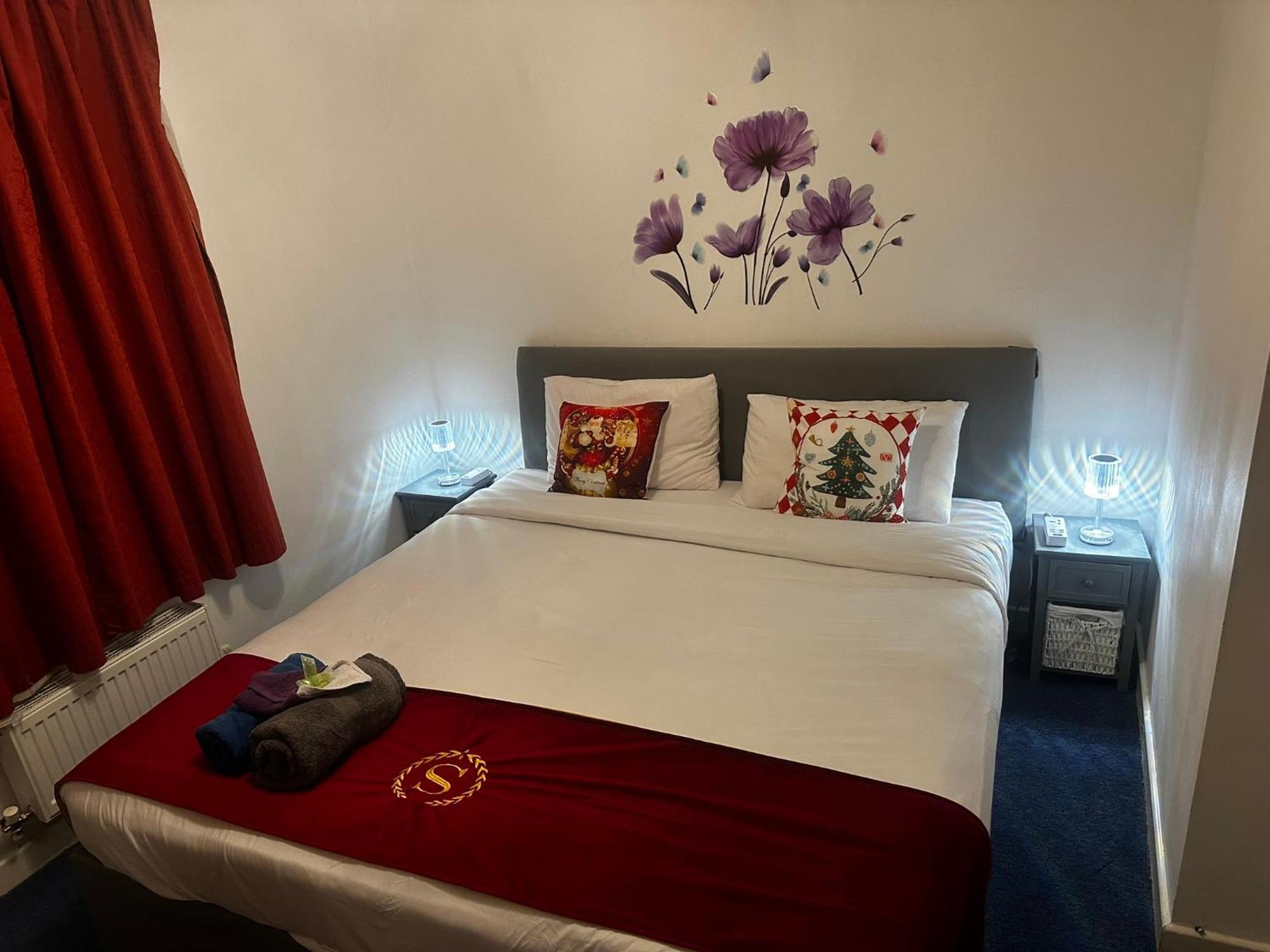 London 2 Bed 2 Bath Apartment Holiday Home - Free Parking - 3Min Walk To The Train Station - 19Min To London Liverpool Street 5Min To Victoria Line 1Gb Broadband Super Fast Internet Ground Floor 100S Of Shops Restaurants Bakeries 24-Hour Asda Superst Esterno foto