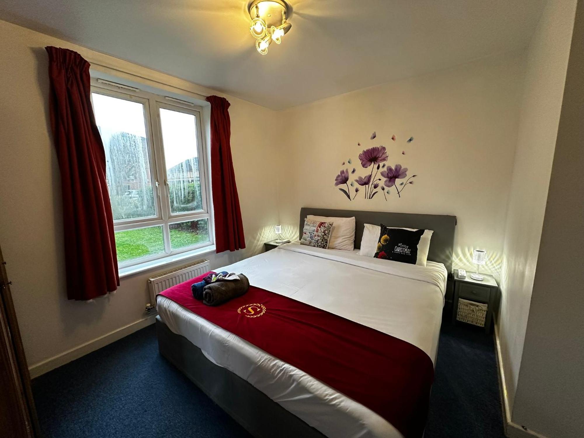 London 2 Bed 2 Bath Apartment Holiday Home - Free Parking - 3Min Walk To The Train Station - 19Min To London Liverpool Street 5Min To Victoria Line 1Gb Broadband Super Fast Internet Ground Floor 100S Of Shops Restaurants Bakeries 24-Hour Asda Superst Esterno foto