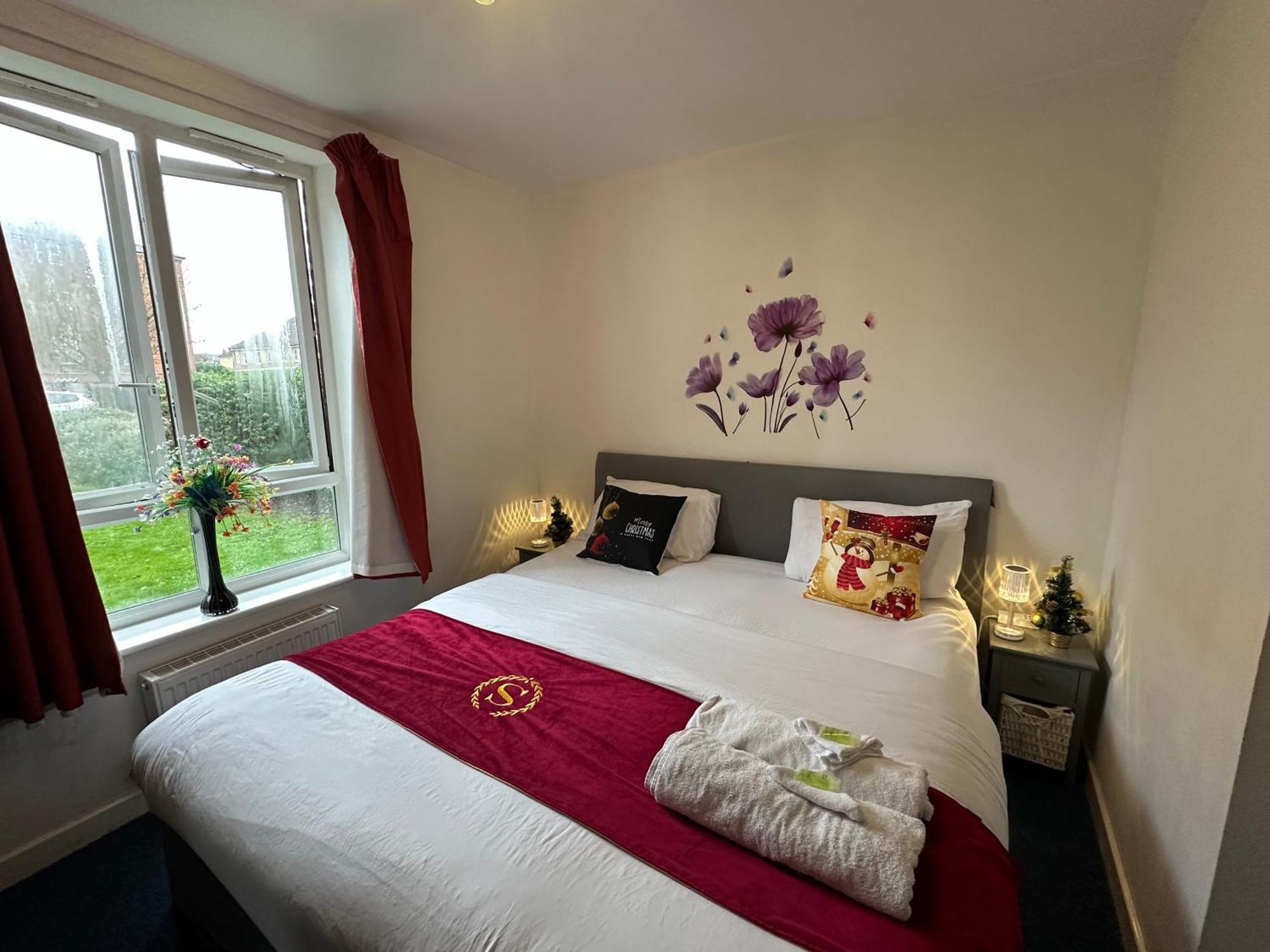 London 2 Bed 2 Bath Apartment Holiday Home - Free Parking - 3Min Walk To The Train Station - 19Min To London Liverpool Street 5Min To Victoria Line 1Gb Broadband Super Fast Internet Ground Floor 100S Of Shops Restaurants Bakeries 24-Hour Asda Superst Esterno foto