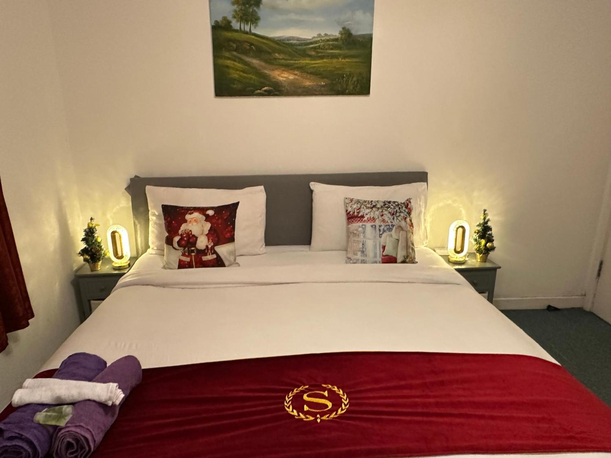 London 2 Bed 2 Bath Apartment Holiday Home - Free Parking - 3Min Walk To The Train Station - 19Min To London Liverpool Street 5Min To Victoria Line 1Gb Broadband Super Fast Internet Ground Floor 100S Of Shops Restaurants Bakeries 24-Hour Asda Superst Esterno foto