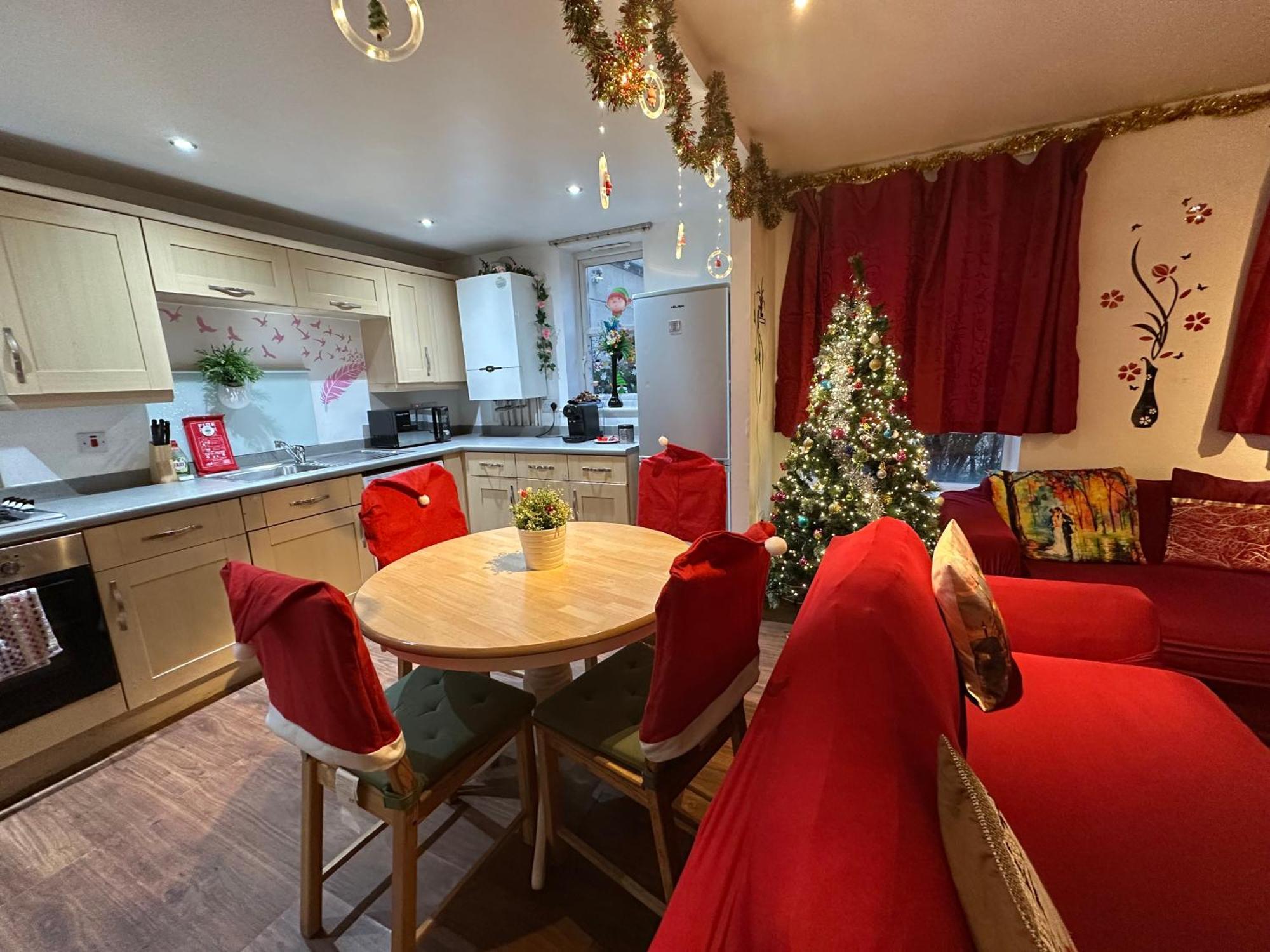 London 2 Bed 2 Bath Apartment Holiday Home - Free Parking - 3Min Walk To The Train Station - 19Min To London Liverpool Street 5Min To Victoria Line 1Gb Broadband Super Fast Internet Ground Floor 100S Of Shops Restaurants Bakeries 24-Hour Asda Superst Esterno foto